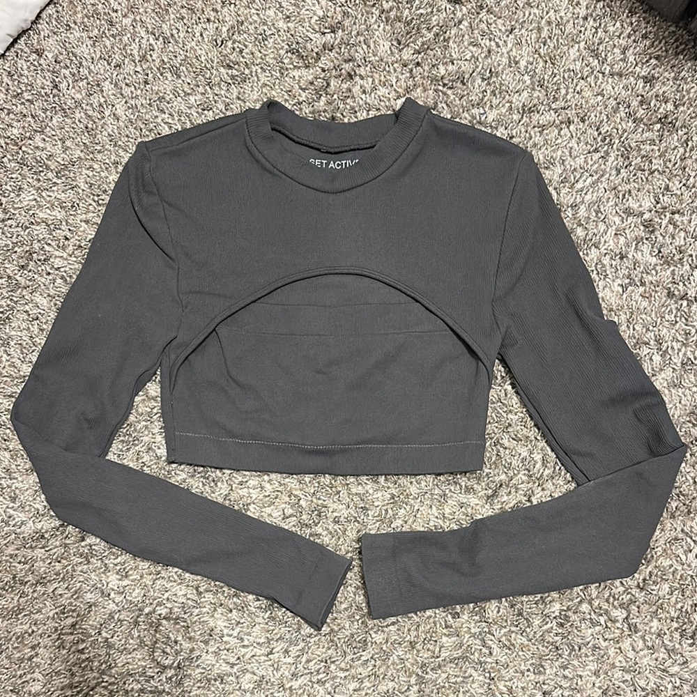 SET Active Gray Crop Top with Long Sleeves and Cut Out